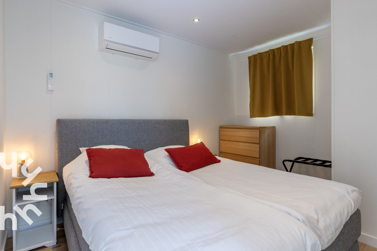 Schlafzimmer mit Doppelbett