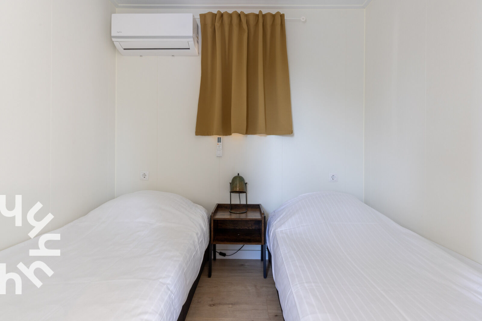 Schlafzimmer mit zwei Einzelbetten